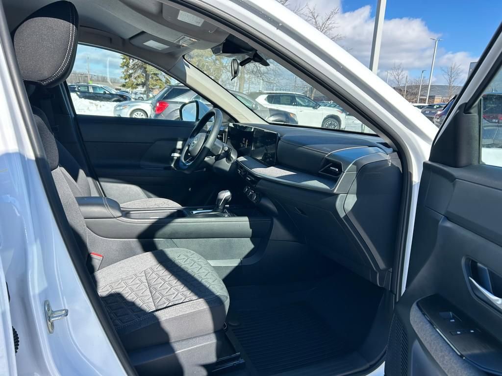 Used 2025 Nissan Kicks SV AWD/4WD image 24