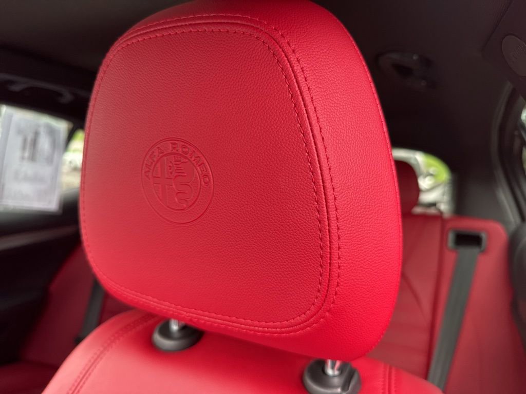 Used 2024 Alfa Romeo Stelvio Veloce image 33