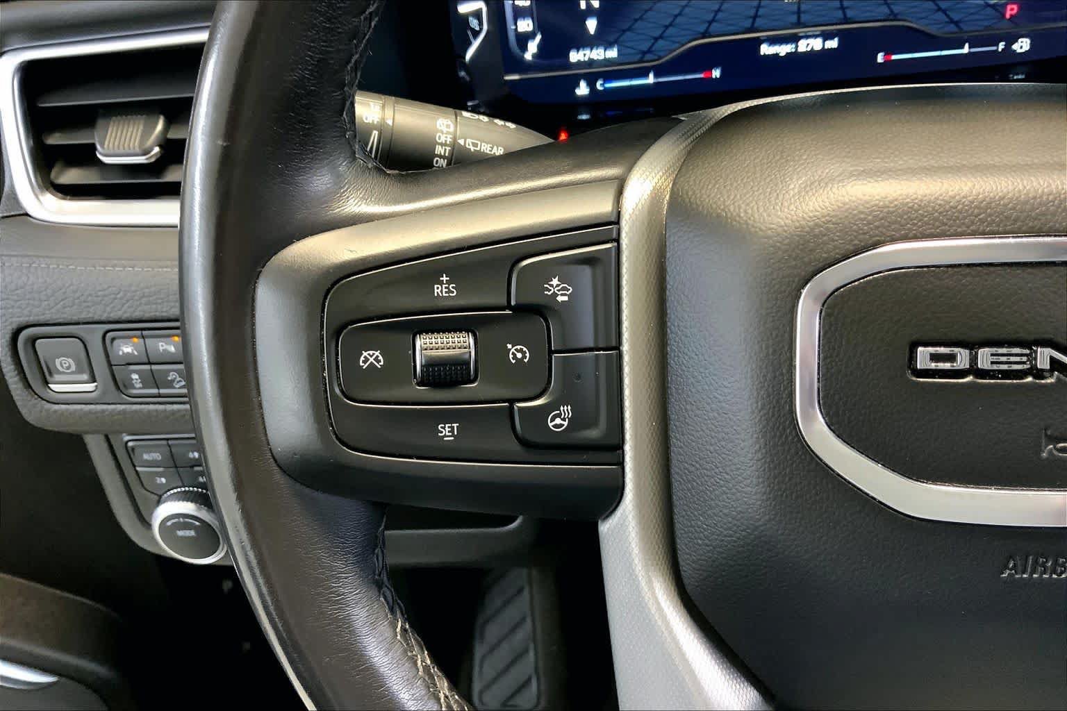 Used 2022 GMC Yukon XL Denali AWD/4WD image 23
