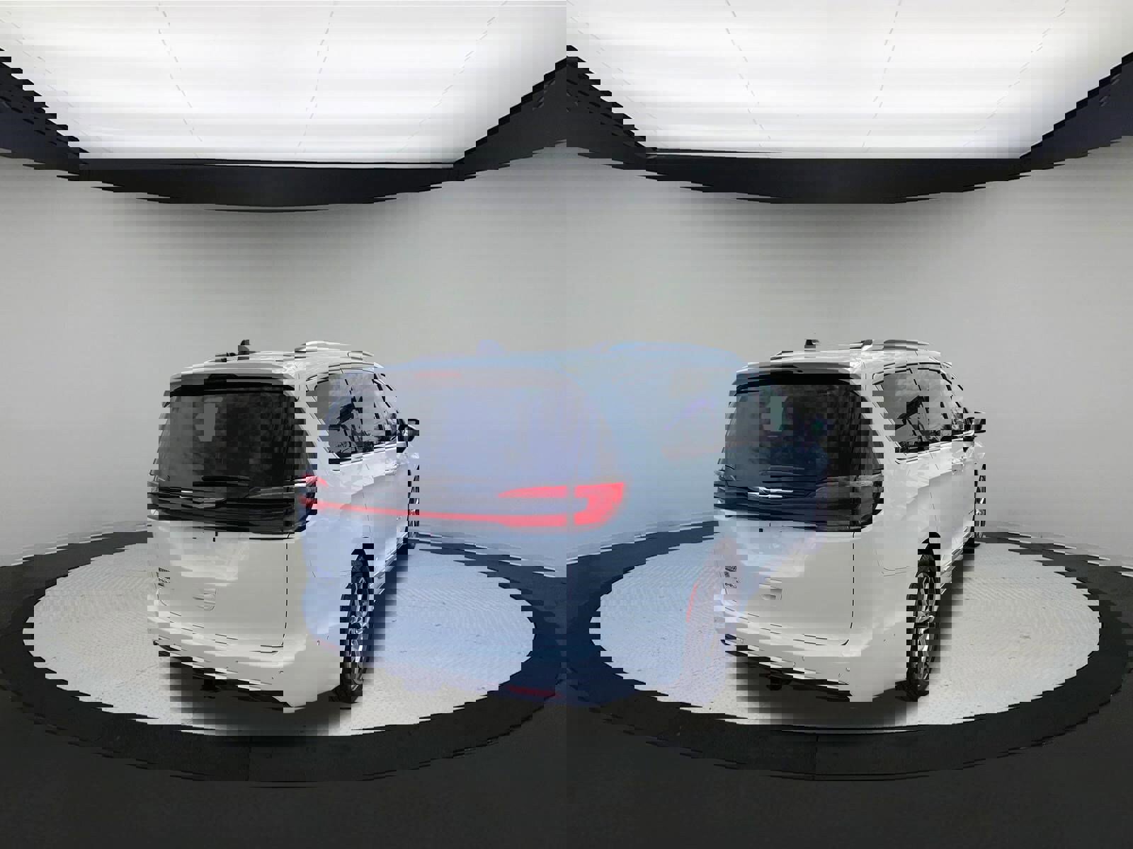 Used 2025 Chrysler Pacifica Pinnacle w/ Trailer Tow Group image 8