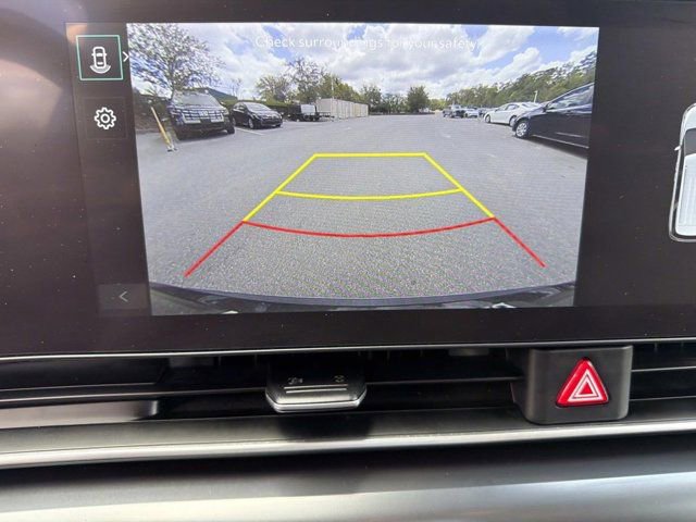 Used 2025 Kia Carnival FWD image 29