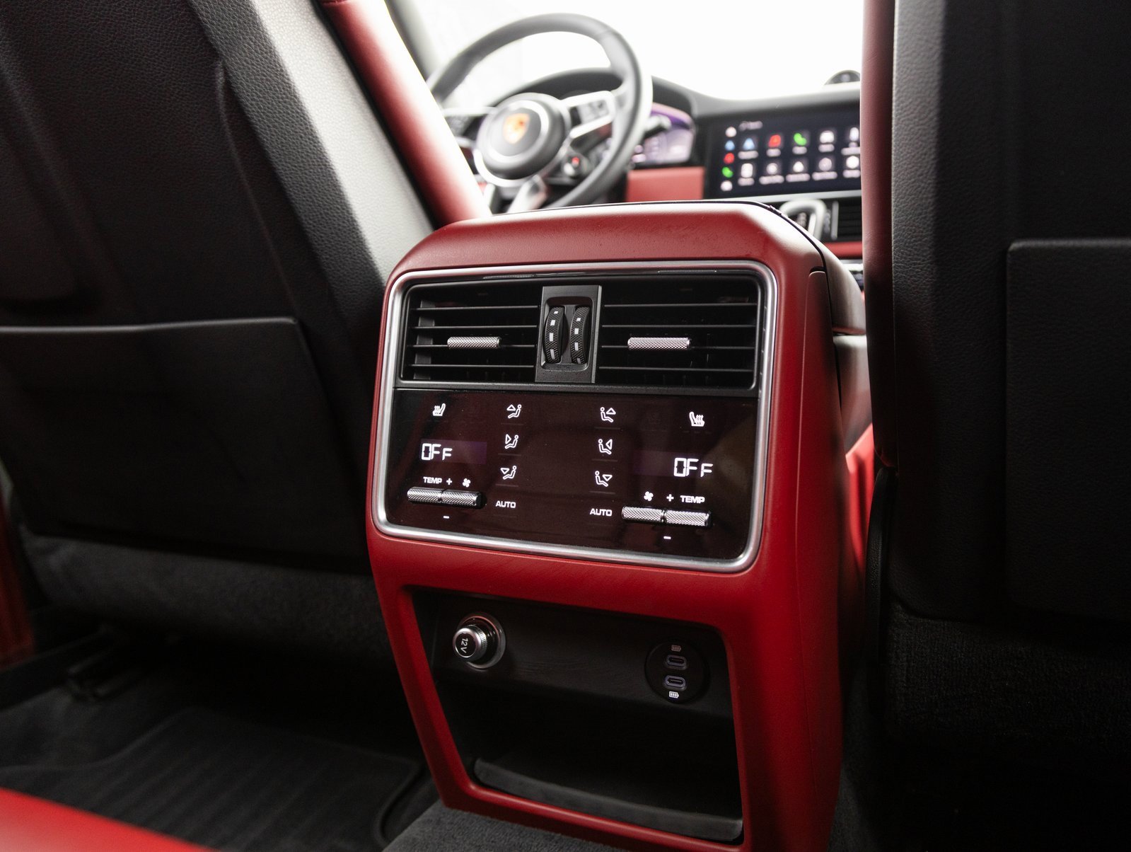 Used 2023 Porsche Cayenne image 29