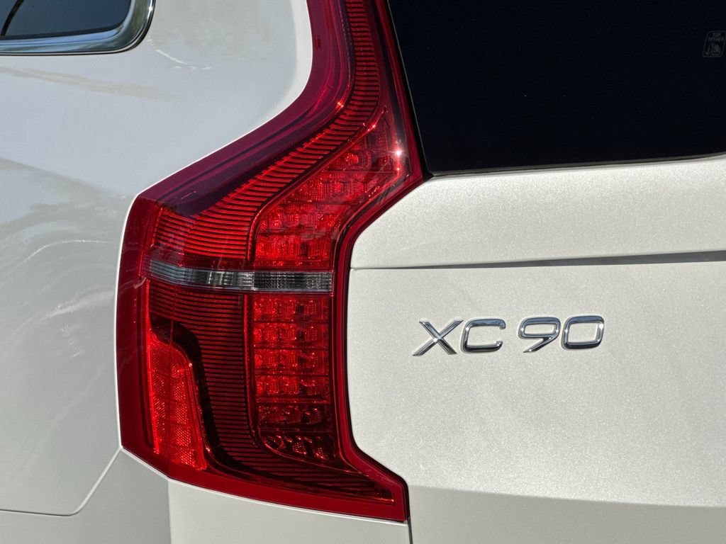 Certified 2023 Volvo XC90 B5 Plus AWD/4WD image 27