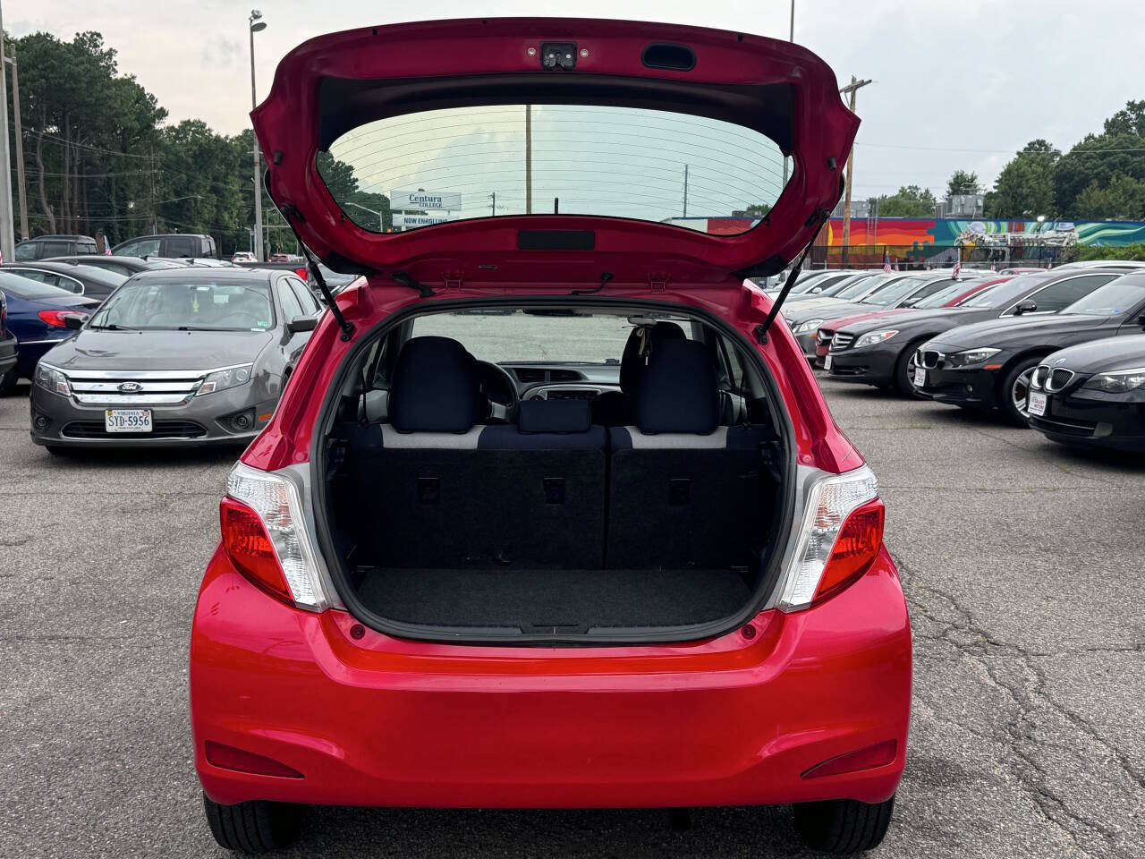 Used 2012 Toyota Yaris LE FWD image 13