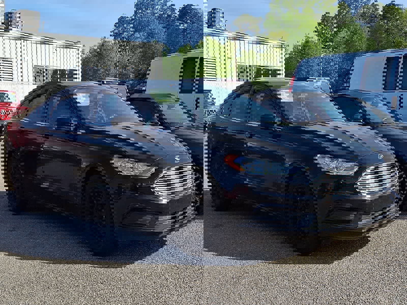 Used 2017 Ford Fusion SE image 2