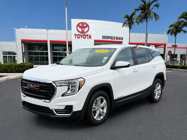 Used 2024 GMC Terrain SLE FWD image 3