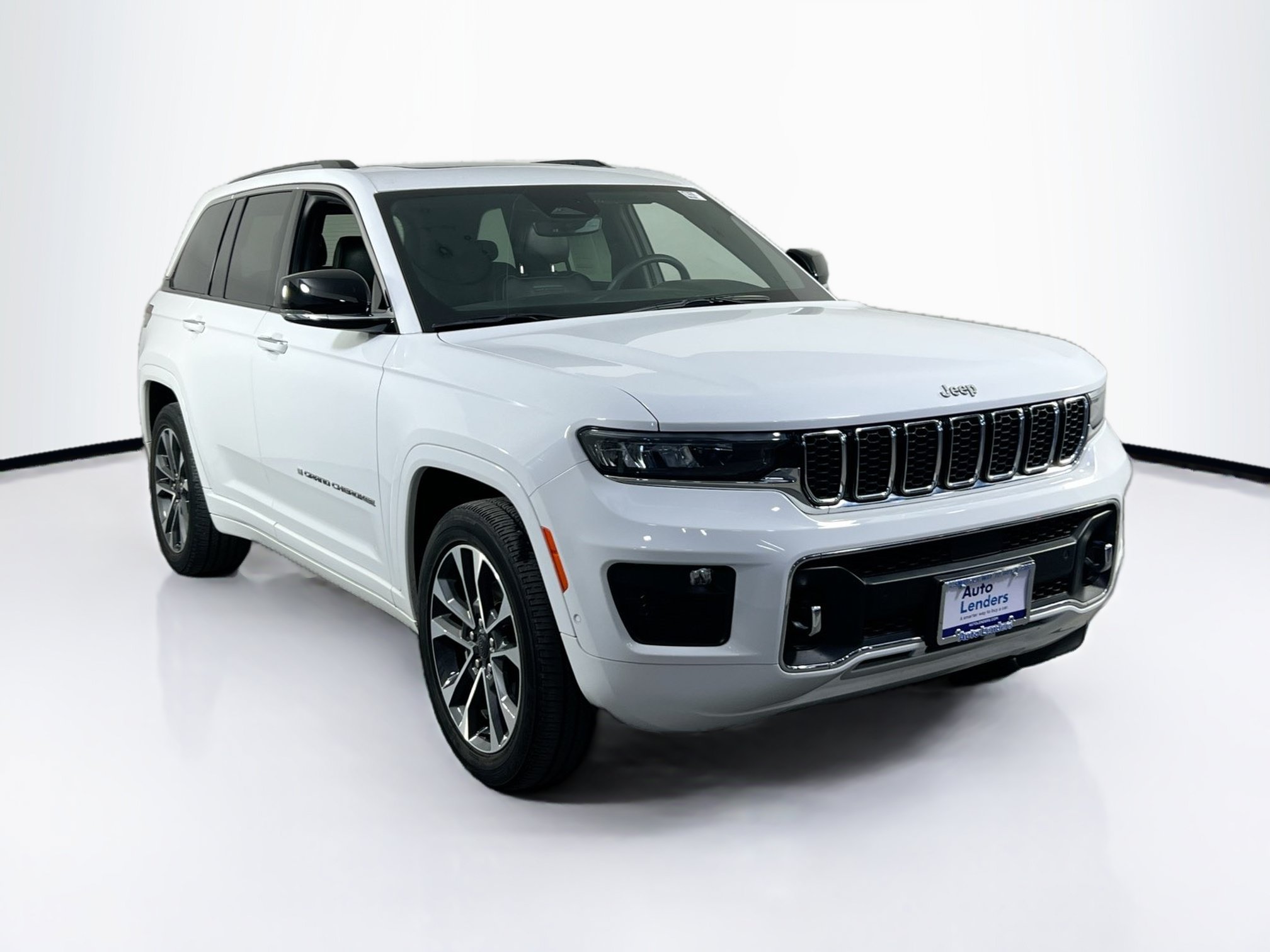 Used 2023 Jeep Grand Cherokee Overland AWD/4WD image 3