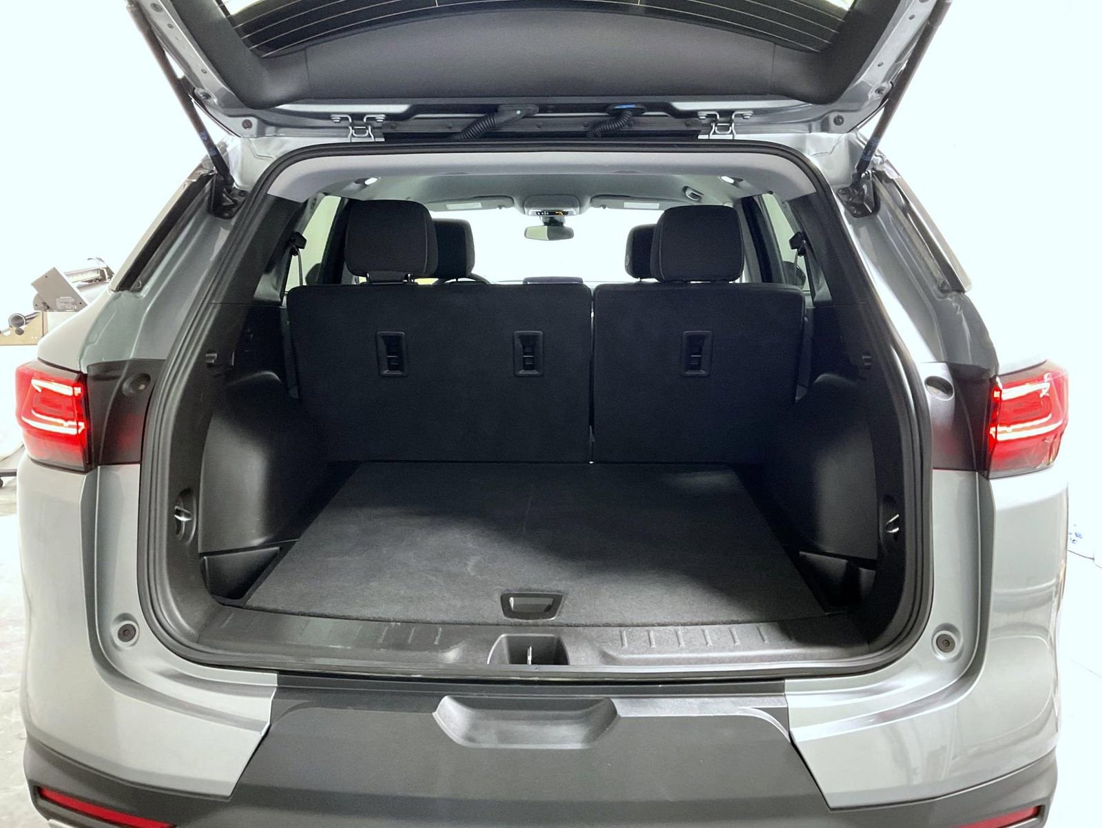 Used 2025 Chevrolet Blazer LT AWD/4WD image 8