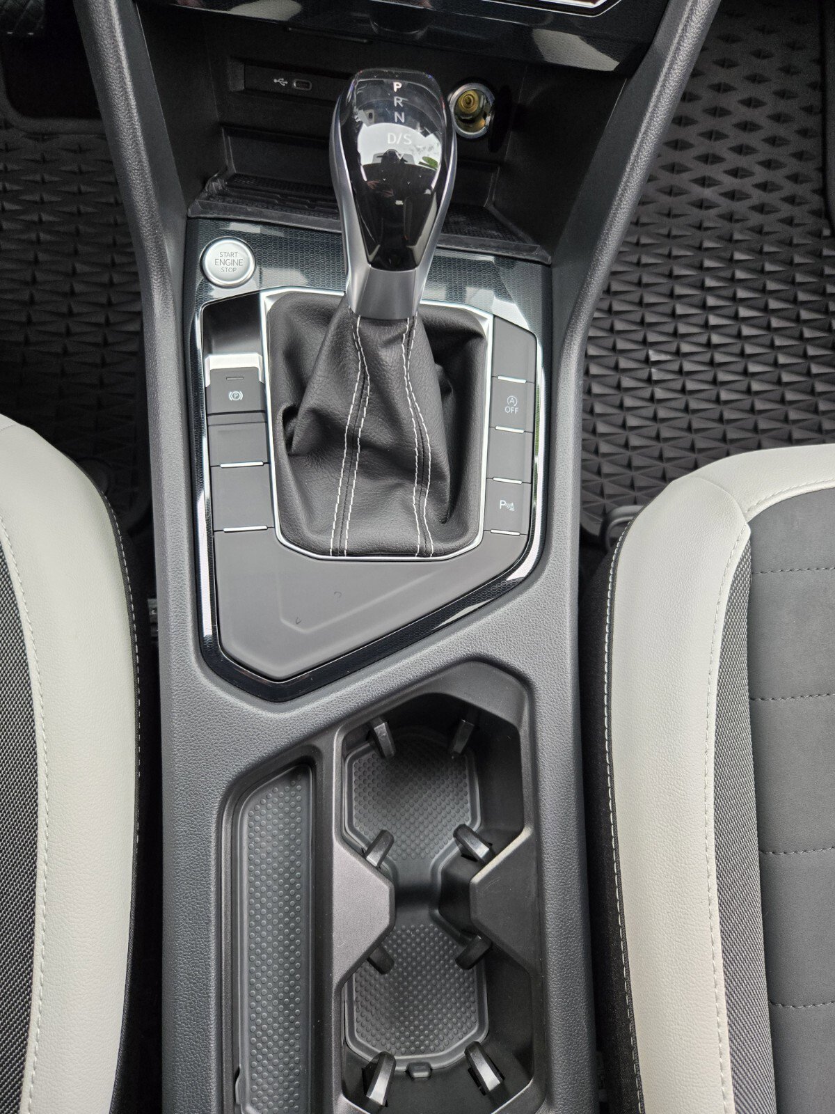 Certified 2025 Volkswagen Taos SE image 24