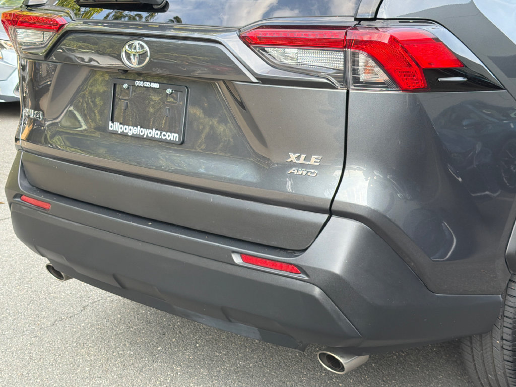 Used 2020 Toyota RAV4 XLE w/ XLE Grade Weather Package AWD/4WD image 5