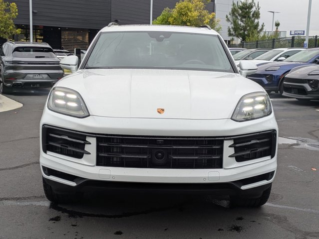 Certified 2025 Porsche Cayenne AWD/4WD image 6
