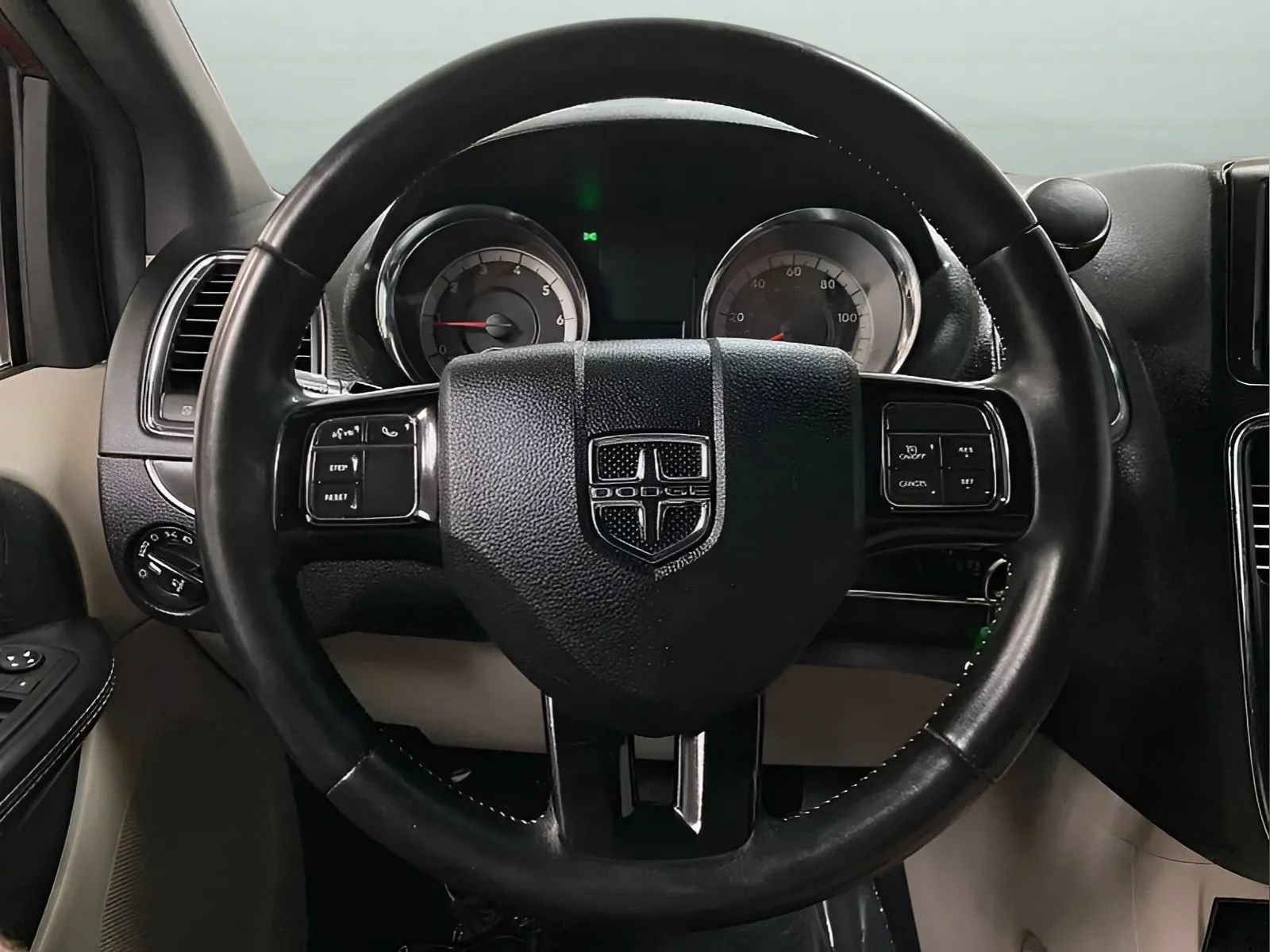 Used 2019 Dodge Grand Caravan SXT FWD image 17