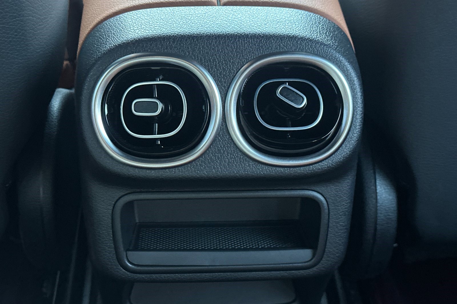 Used 2025 Mercedes-Benz GLC 350e 4MATIC image 16