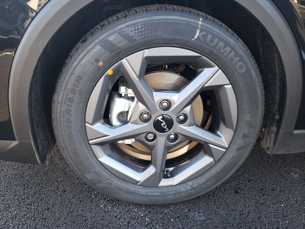 New 2025 Kia K4 LXS image 25