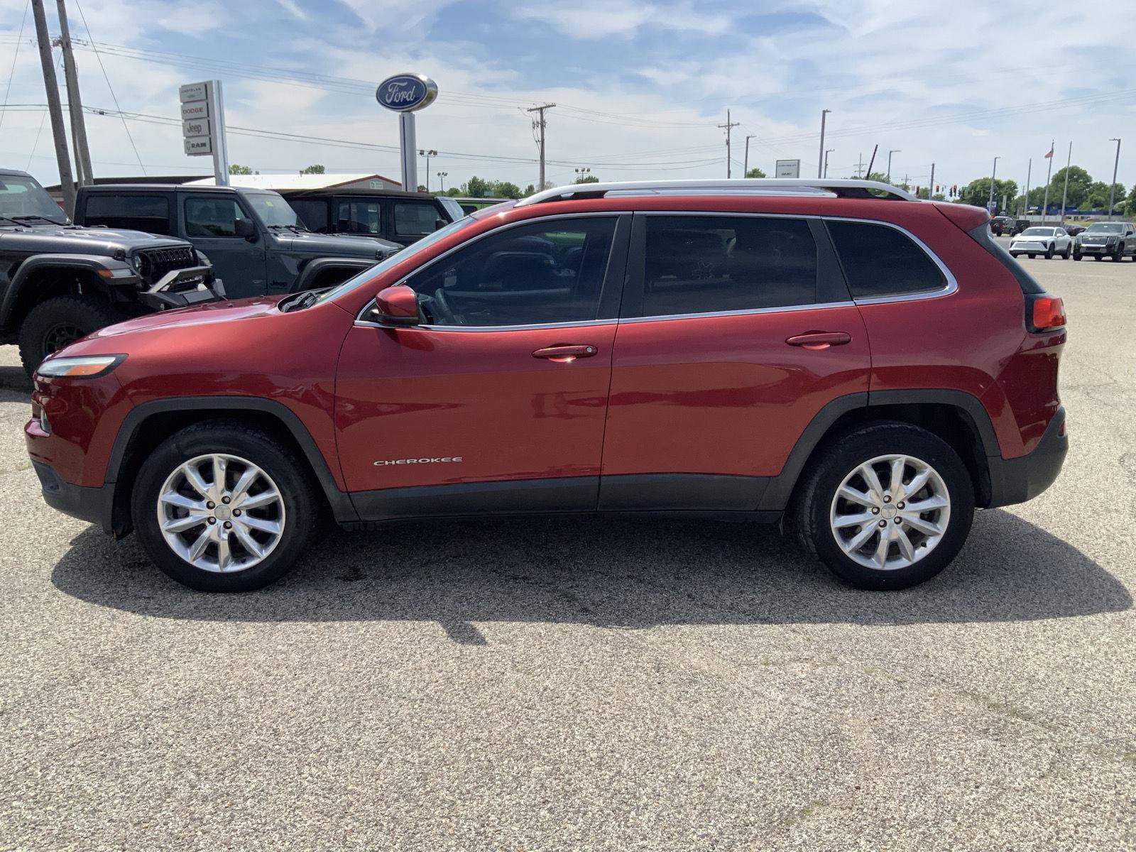 Used 2016 Jeep Cherokee Limited AWD/4WD image 5