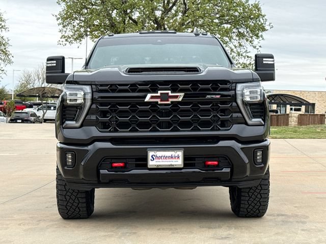 Used 2024 Chevrolet Silverado 2500 ZR2 w/ Technology Package AWD/4WD image 2