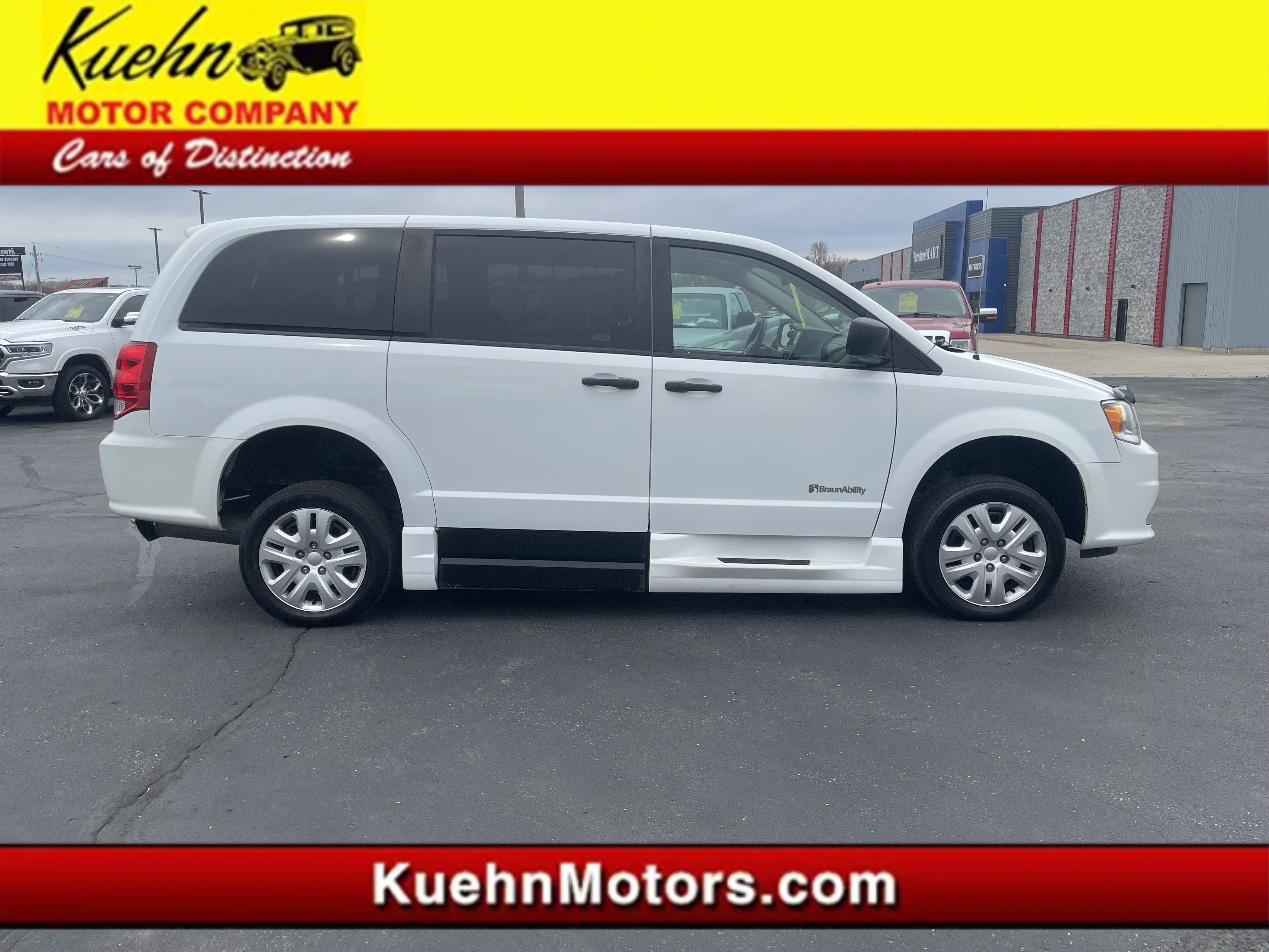 Used 2019 Dodge Grand Caravan SE FWD image 1
