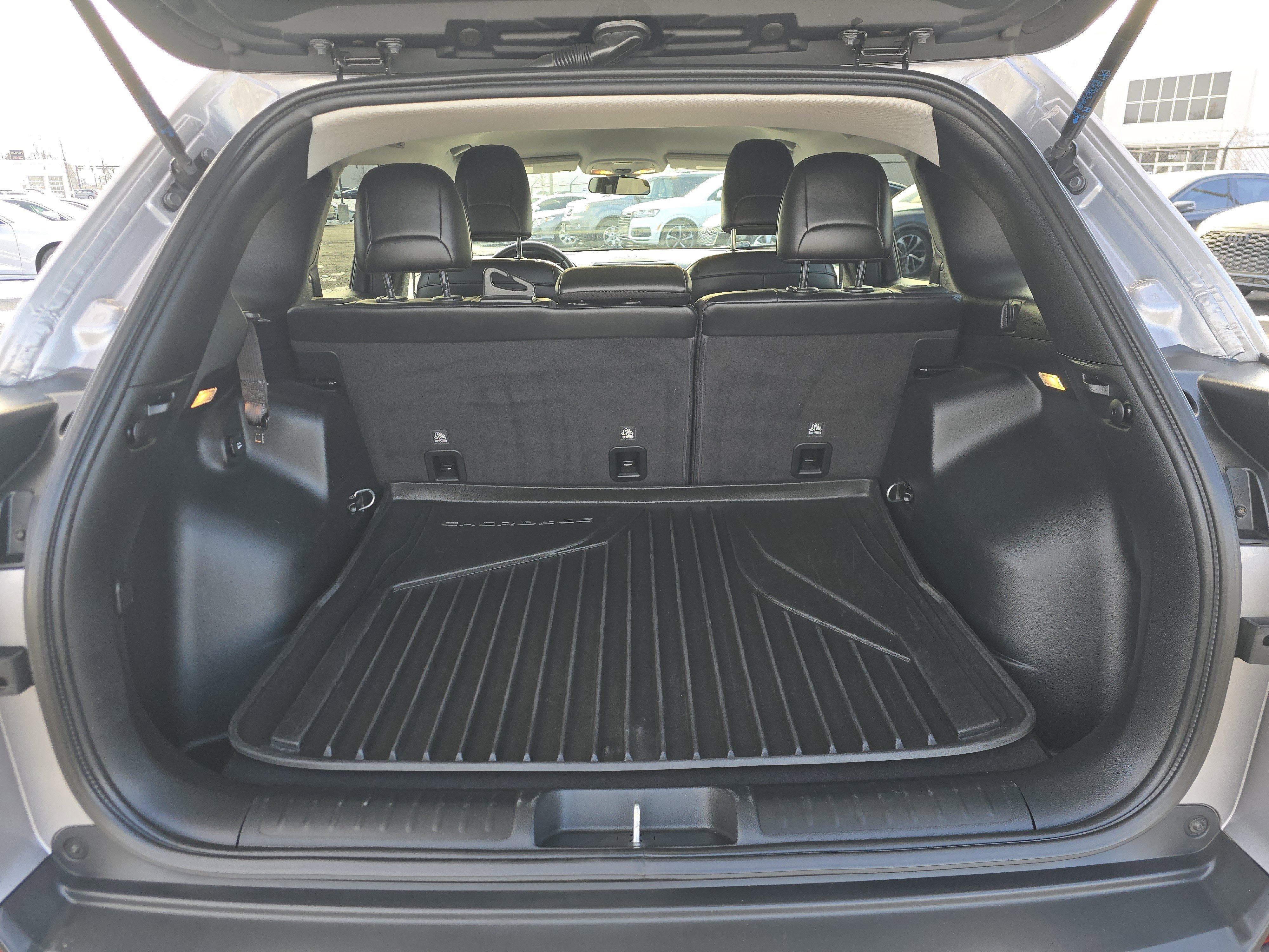 Used 2020 Jeep Cherokee Latitude Plus w/ Cold Weather Group image 16