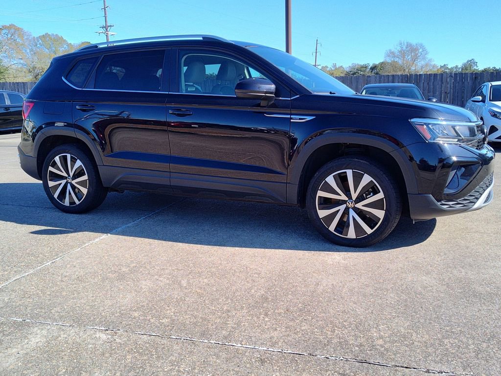 Used 2024 Volkswagen Taos SE image 13