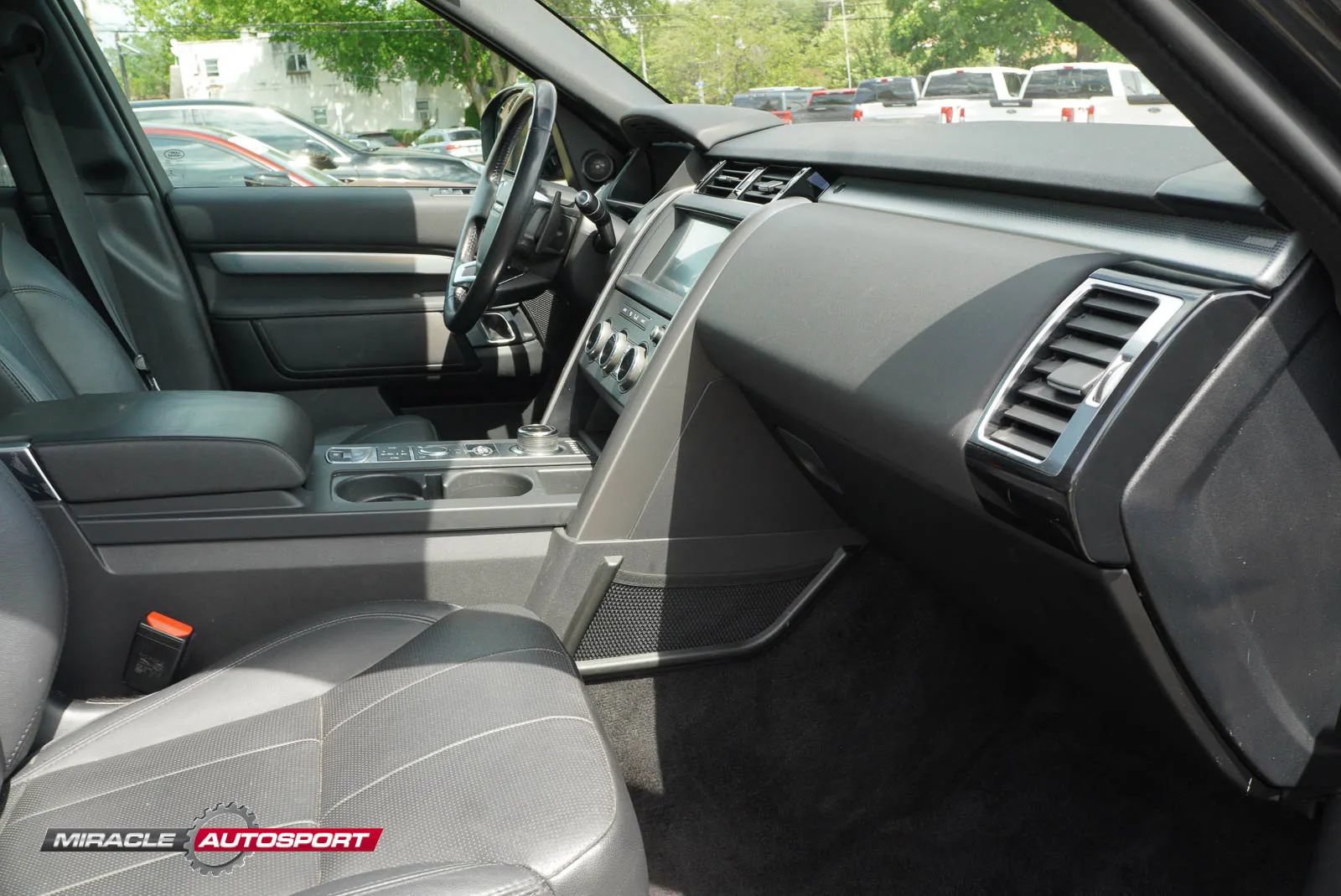 Used 2020 Land Rover Discovery Landmark AWD/4WD image 36