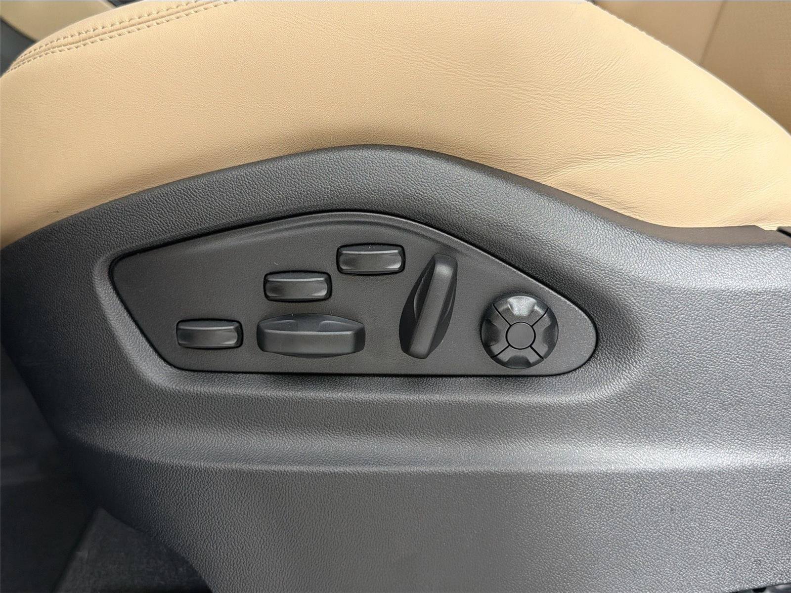 Certified 2026 Porsche Cayenne AWD/4WD image 31