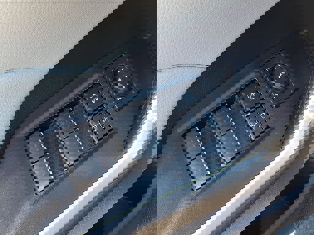 Used 2024 Toyota RAV4 XLE image 23