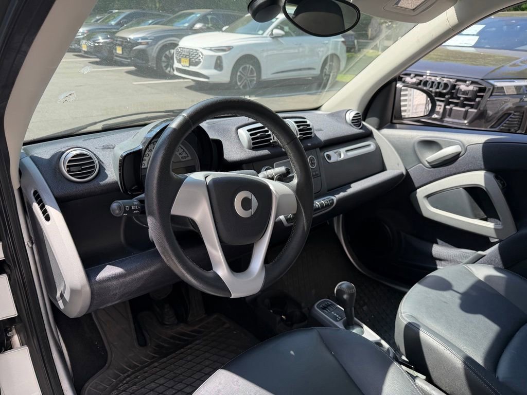 Used 2013 smart fortwo passion RWD image 4