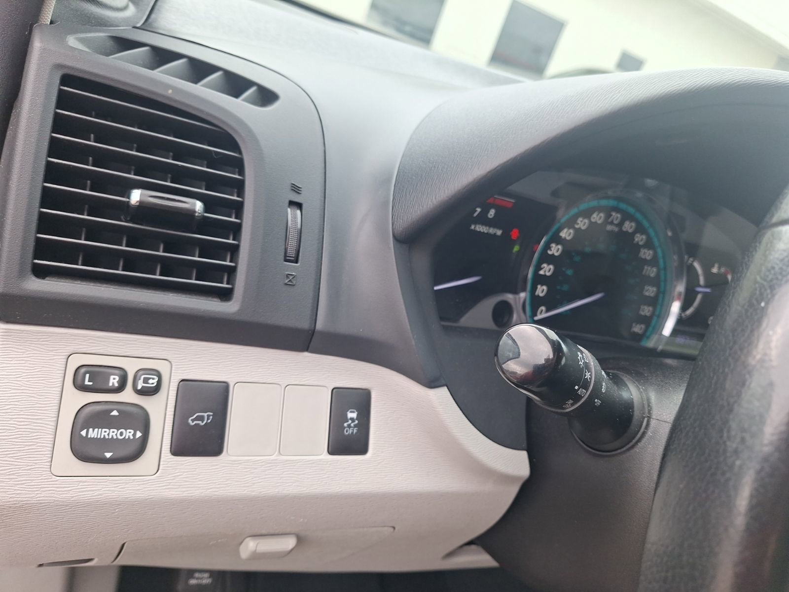 Used 2015 Toyota Venza XLE w/ XLE Premium Package image 17