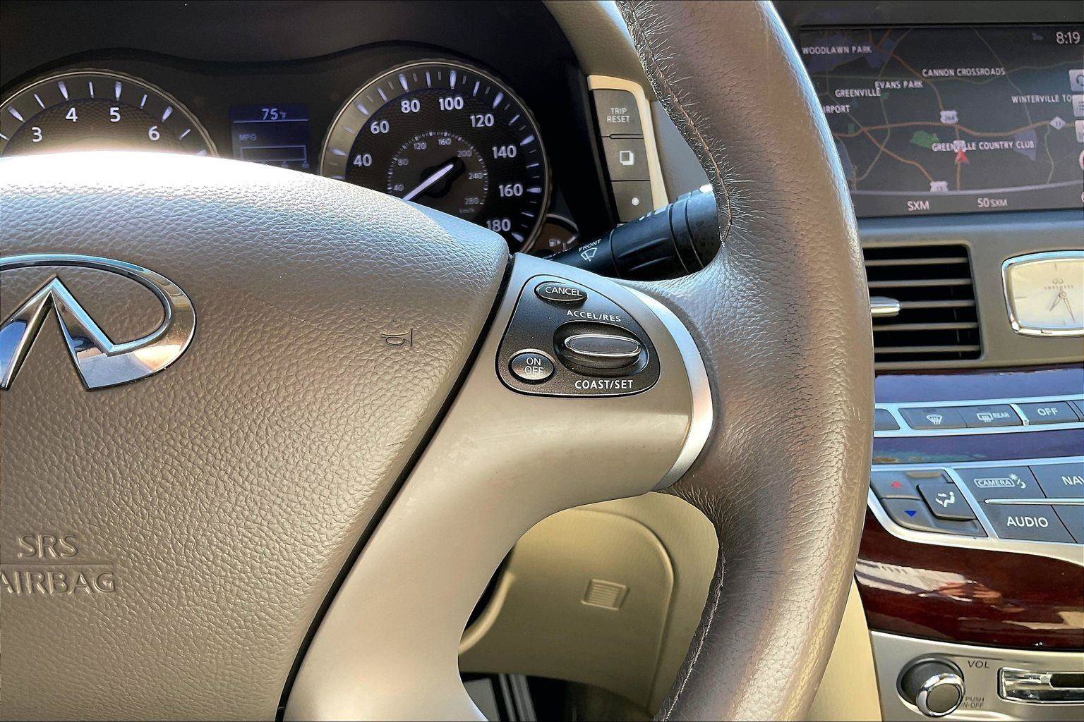 Used 2018 INFINITI Q70 Luxe w/ Cargo Package RWD image 20
