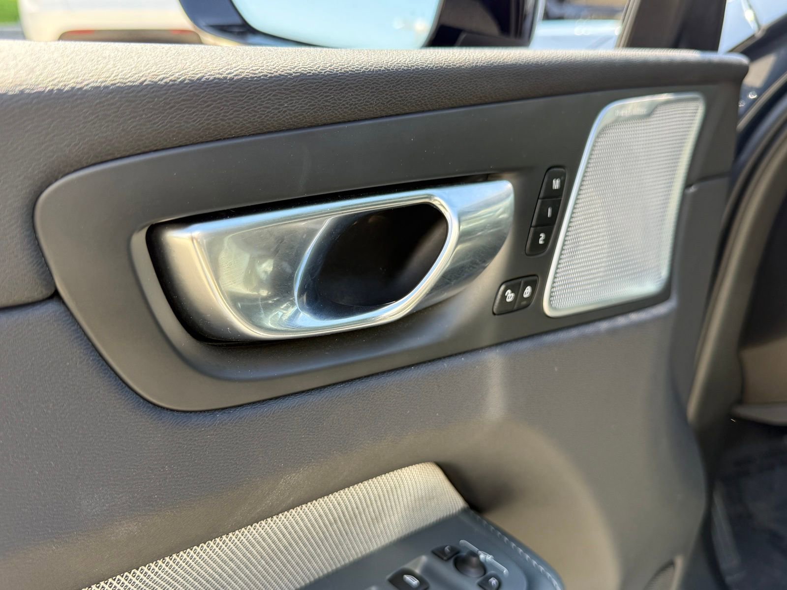 Used 2022 Volvo XC60 T8 R-Design w/ Advanced Package image 23