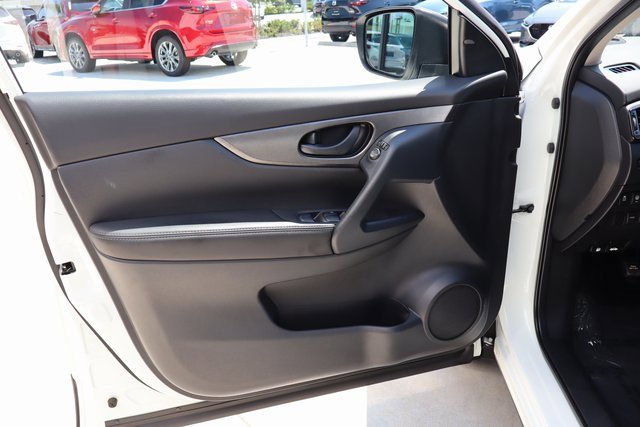 Used 2022 Nissan Rogue Sport S image 23