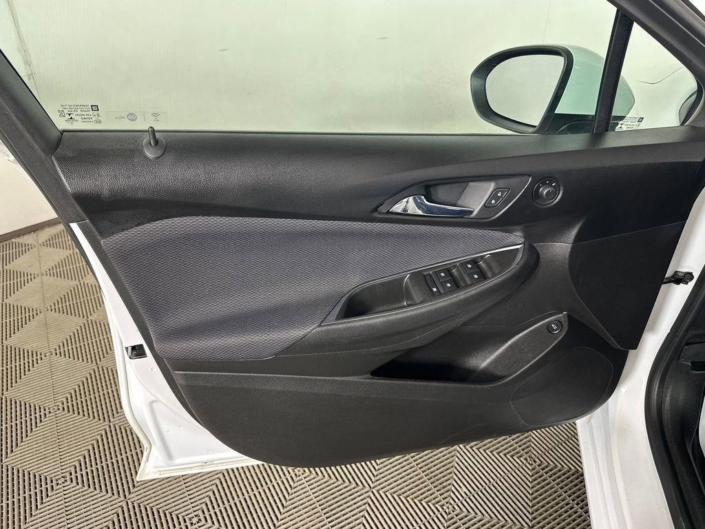 Used 2017 Chevrolet Cruze LS FWD image 15