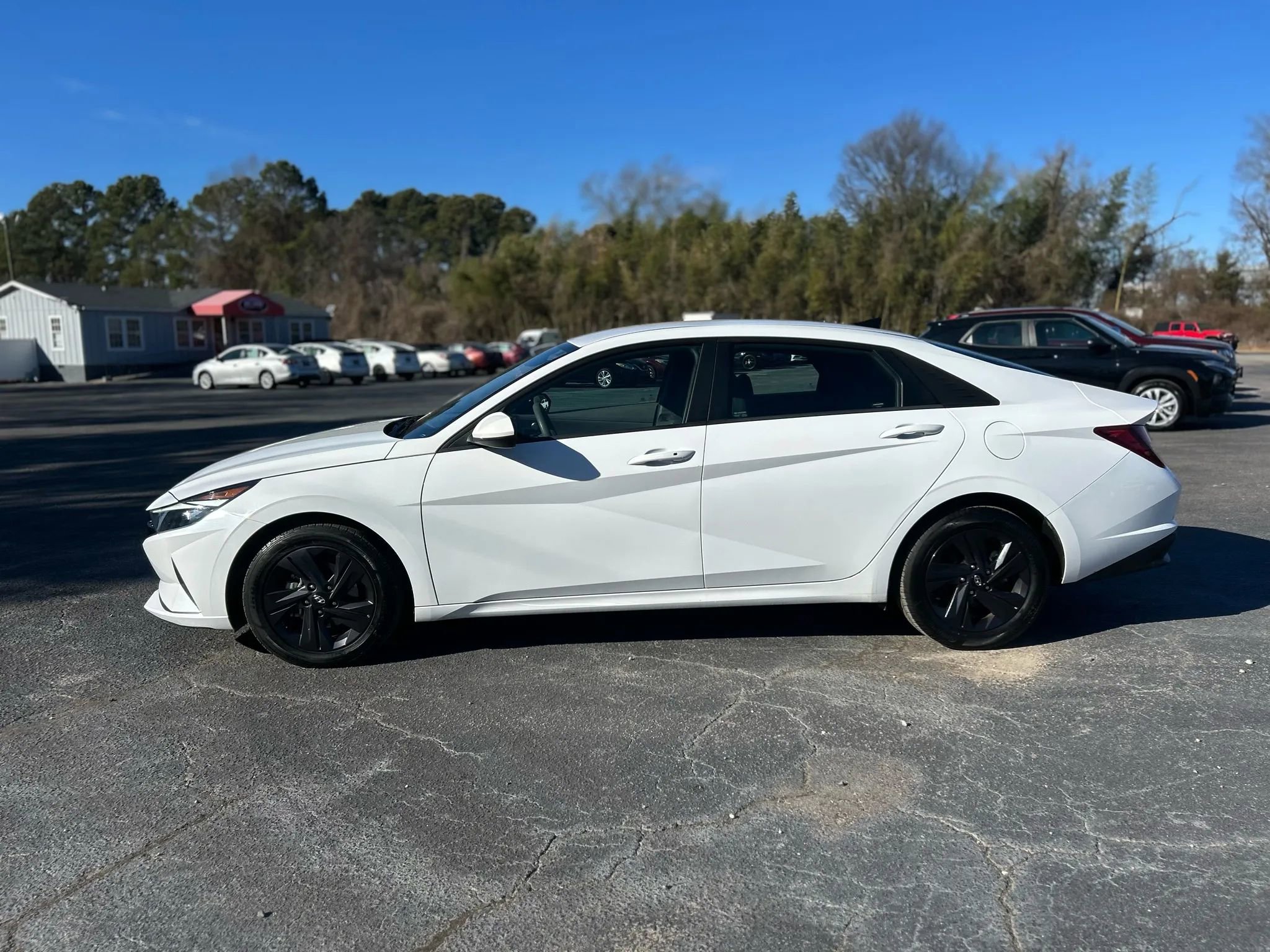 Used 2023 Hyundai Elantra SEL image 7