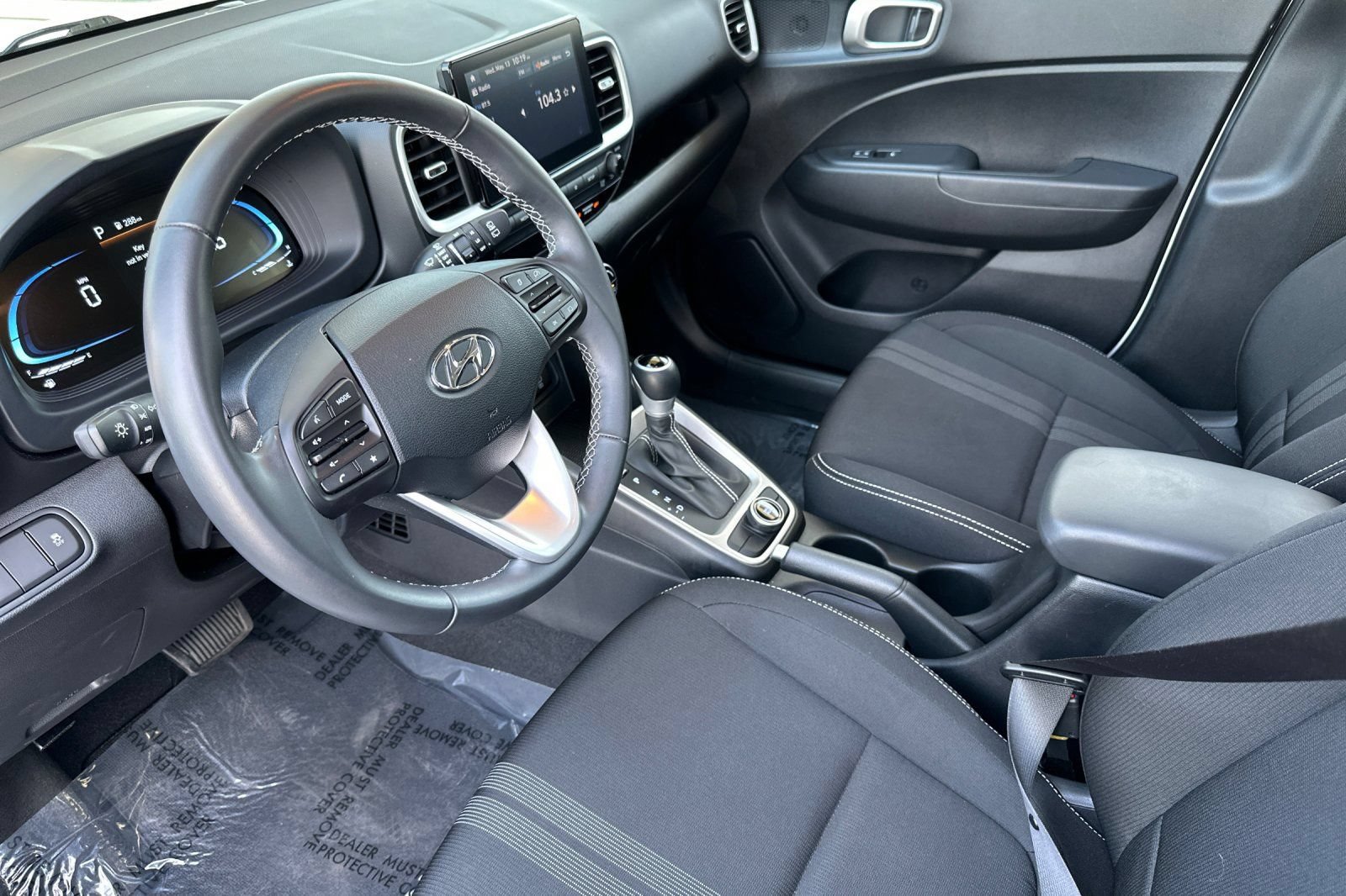 Used 2025 Hyundai Venue SEL FWD image 10