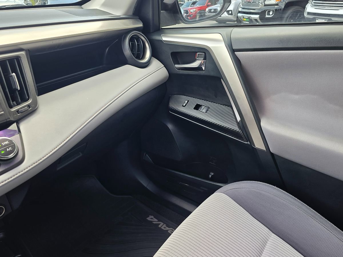 Used 2015 Toyota RAV4 XLE FWD image 36