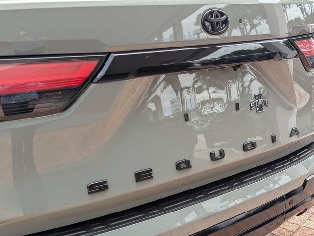 Used 2024 Toyota Sequoia Platinum AWD/4WD image 9