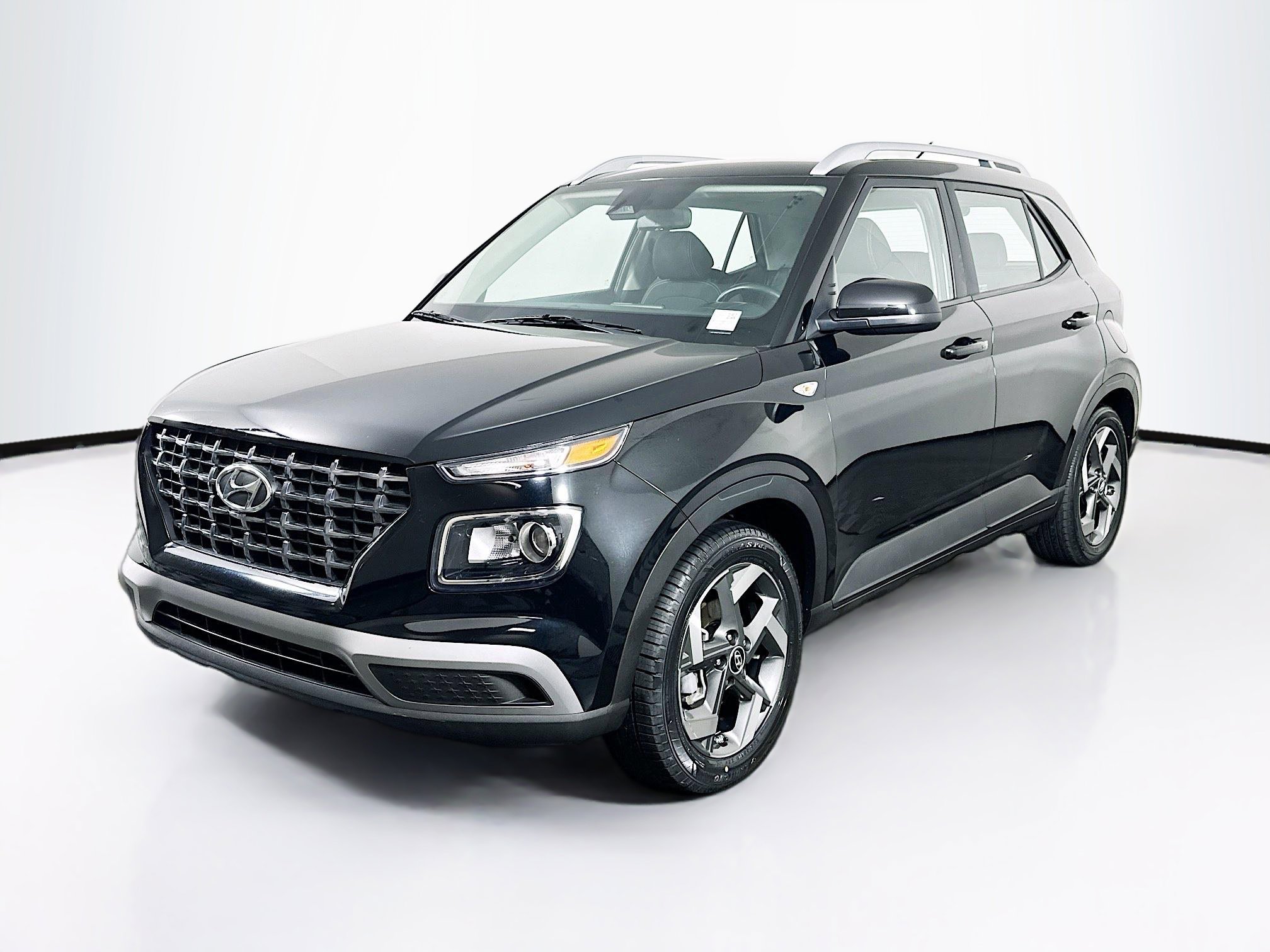 Used 2024 Hyundai Venue SEL image 3
