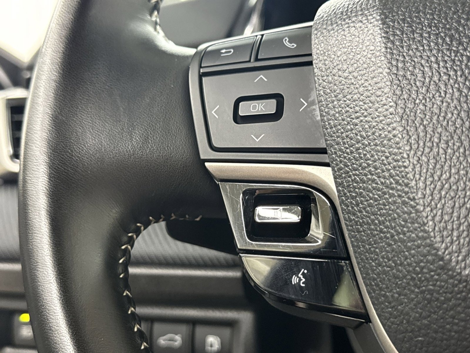 Used 2025 Toyota Camry SE FWD image 45
