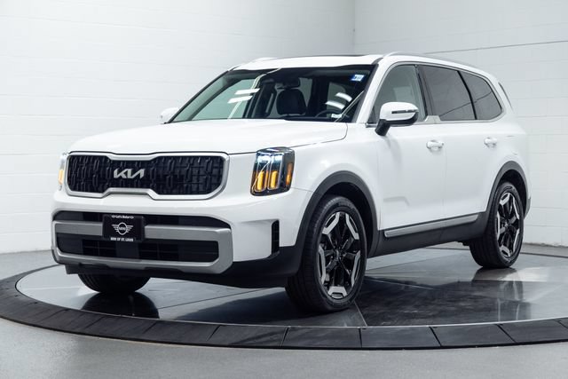 Used 2024 Kia Telluride EX w/ EX Captain's Chair Package FWD image 6