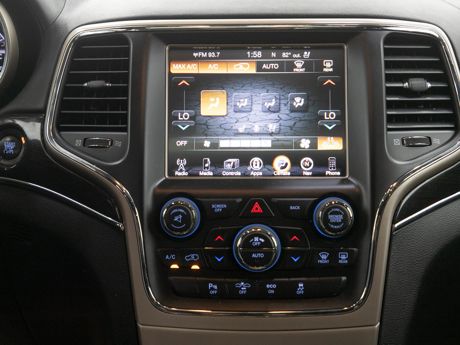 Used 2015 Jeep Grand Cherokee Overland w/ Advanced Technology Group AWD/4WD image 18