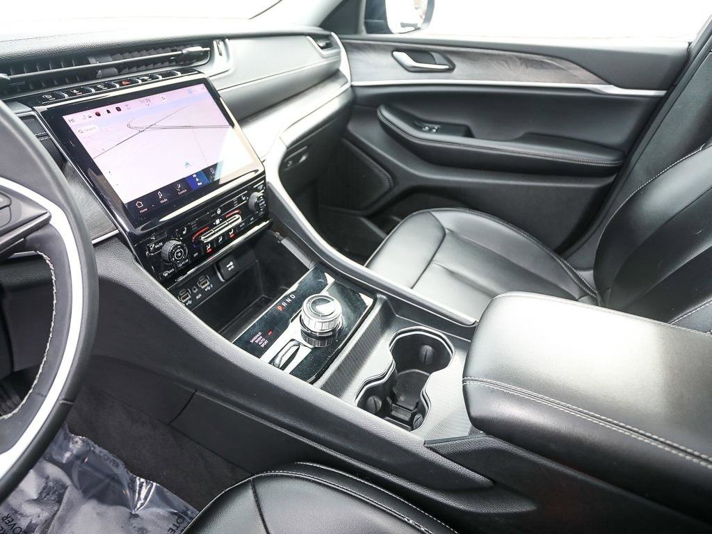 Used 2023 Jeep Grand Cherokee Limited w/ Black Appearance Package image 20