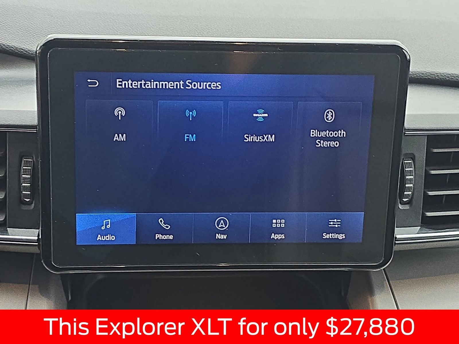 Used 2023 Ford Explorer XLT w/ Equipment Group 202A RWD image 32