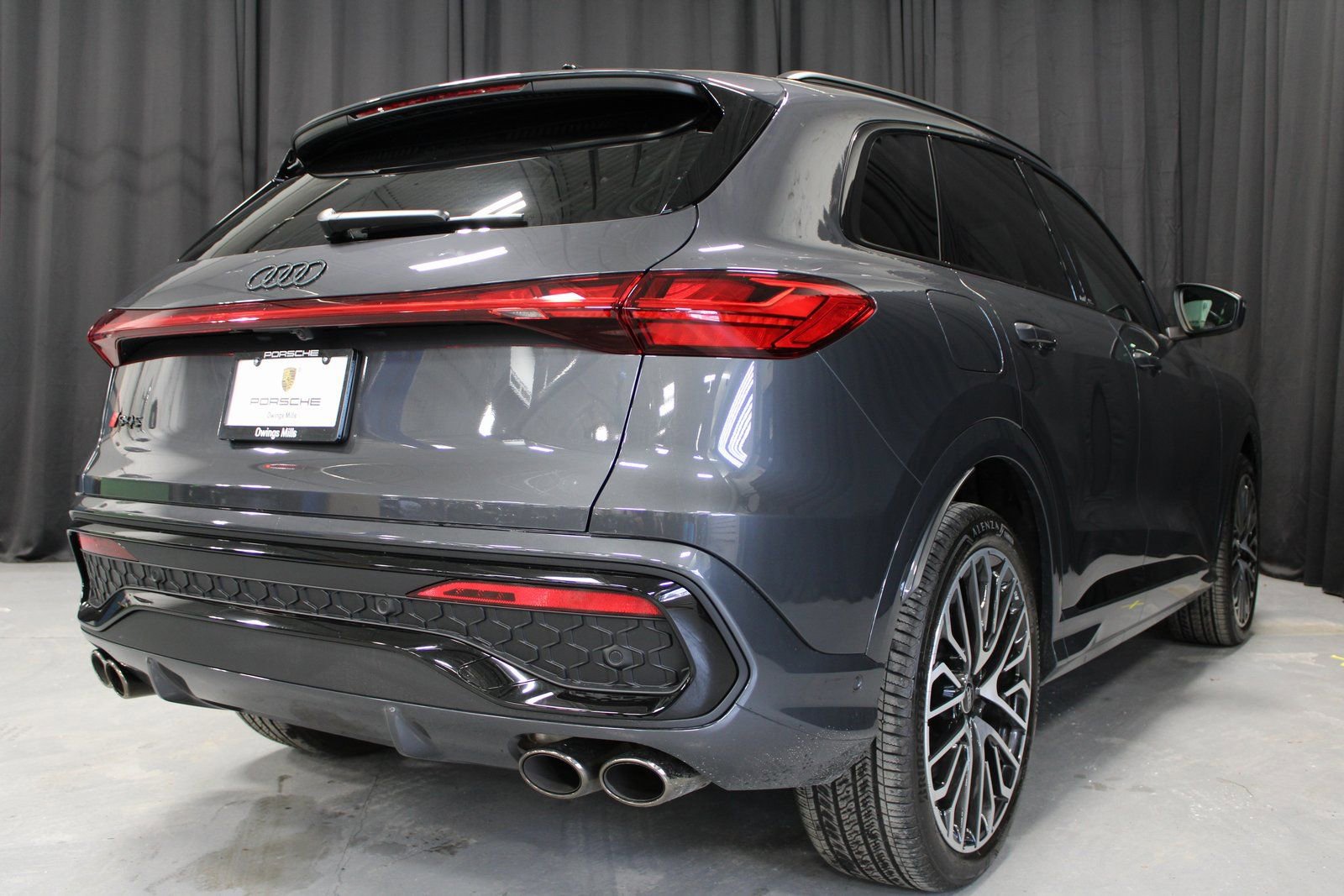 Used 2025 Audi SQ5 Prestige image 3