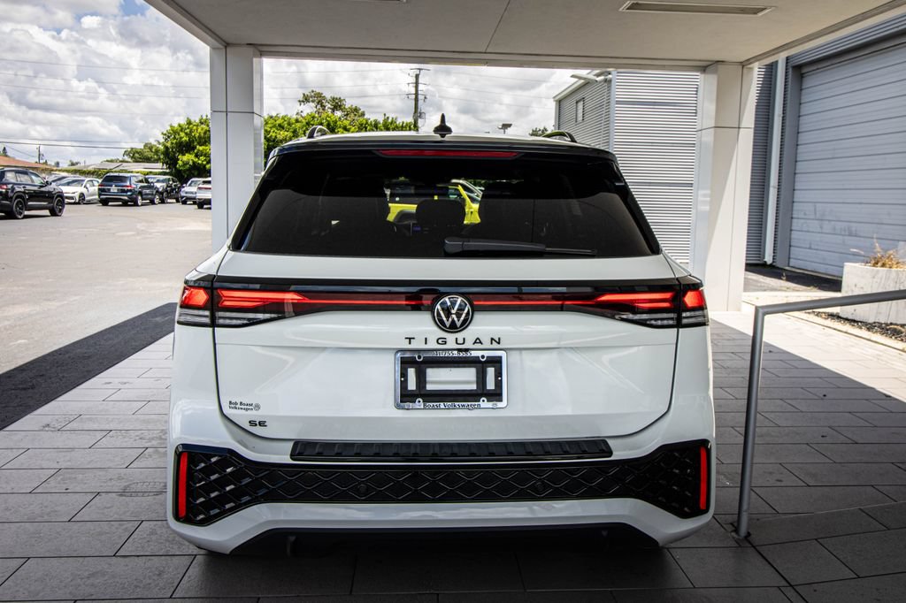 Certified 2026 Volkswagen Tiguan SE R-Line FWD image 16