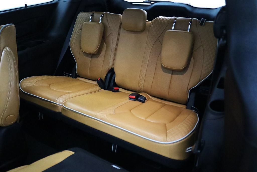 Used 2023 Chrysler Pacifica Pinnacle FWD image 10