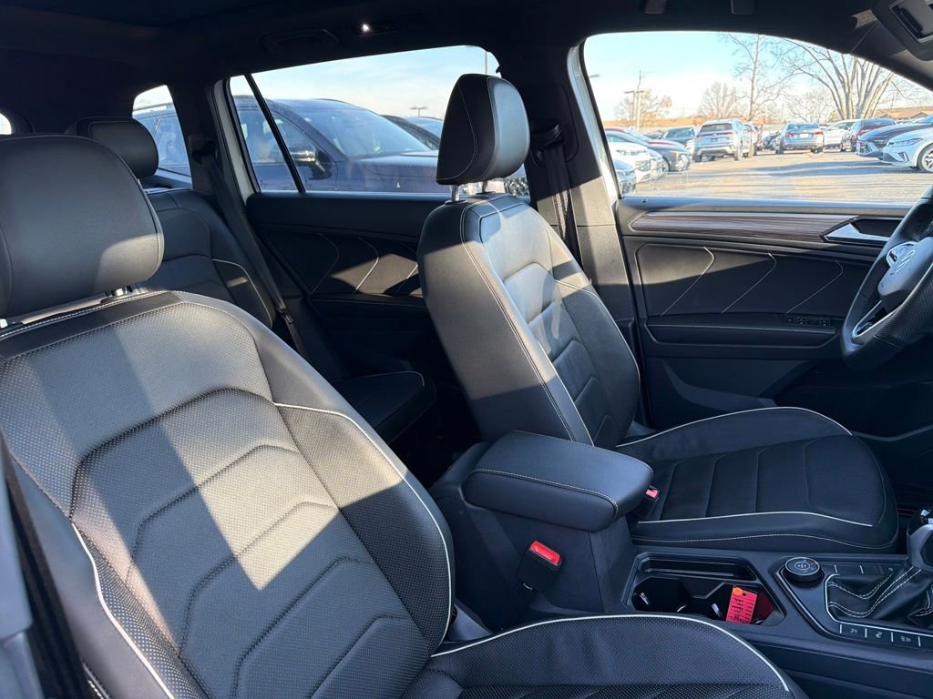 Used 2023 Volkswagen Tiguan SEL R-Line image 43