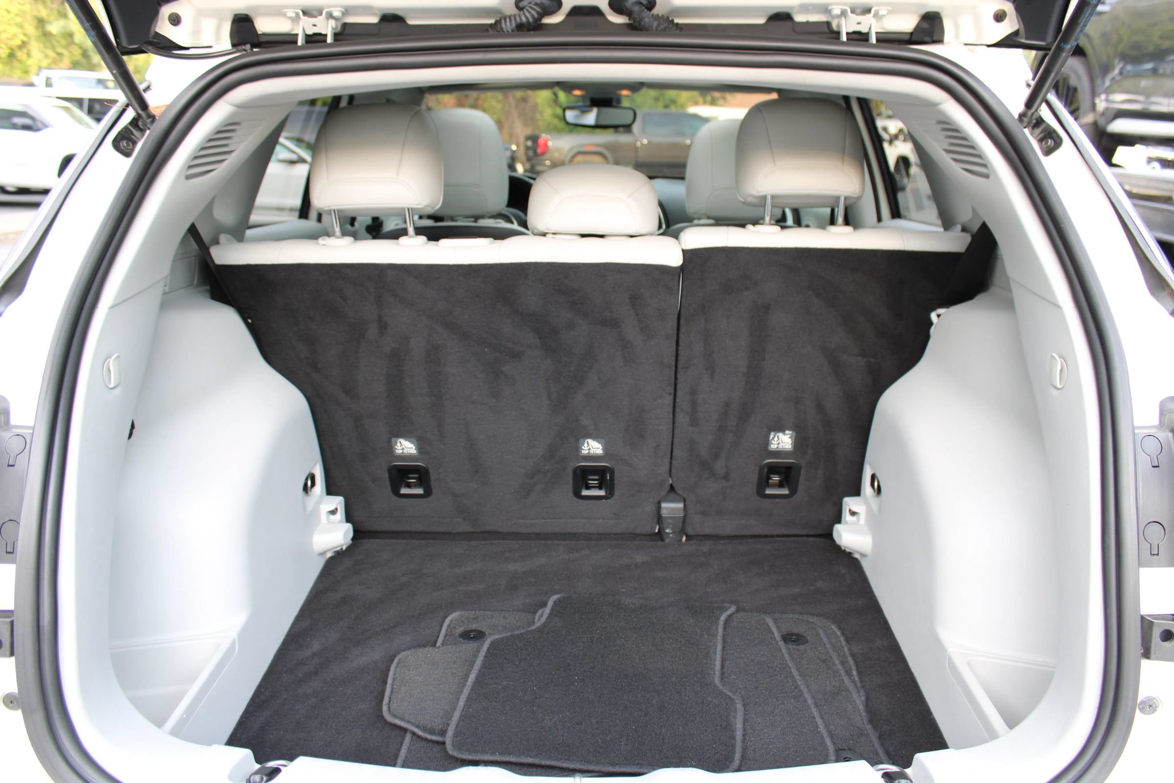 Used 2019 Jeep Compass Latitude FWD image 23