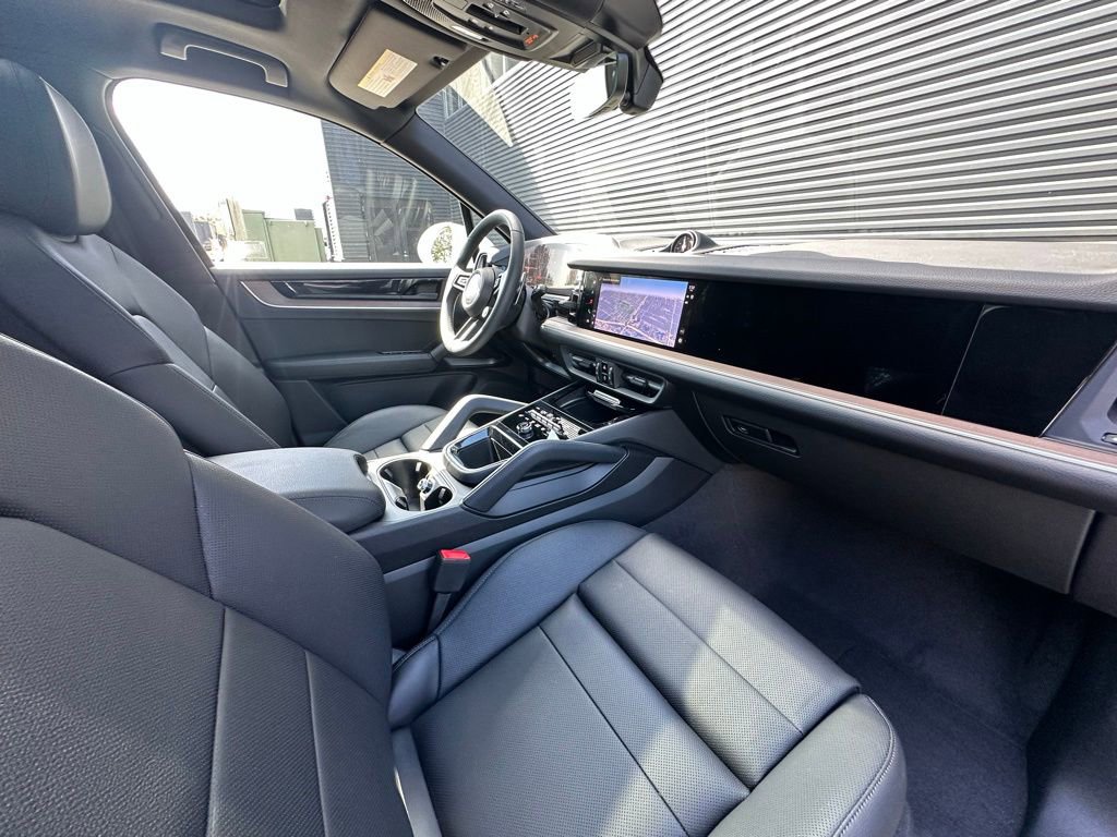Certified 2026 Porsche Cayenne E-Hybrid image 40