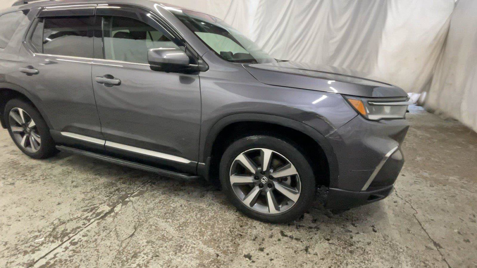 Used 2025 Honda Pilot Elite image 3