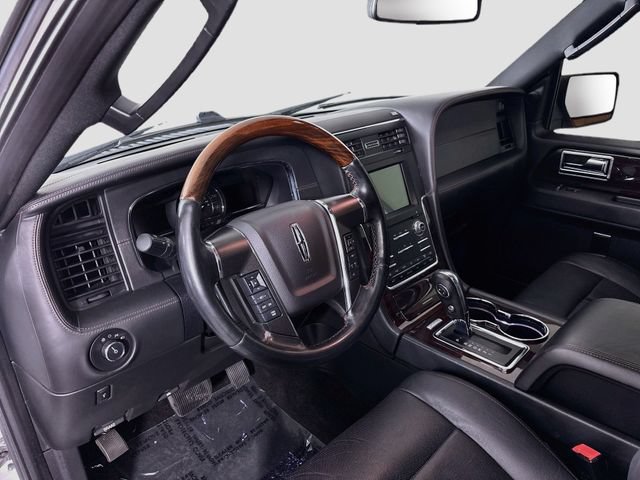 Used 2016 Lincoln Navigator Reserve AWD/4WD image 10